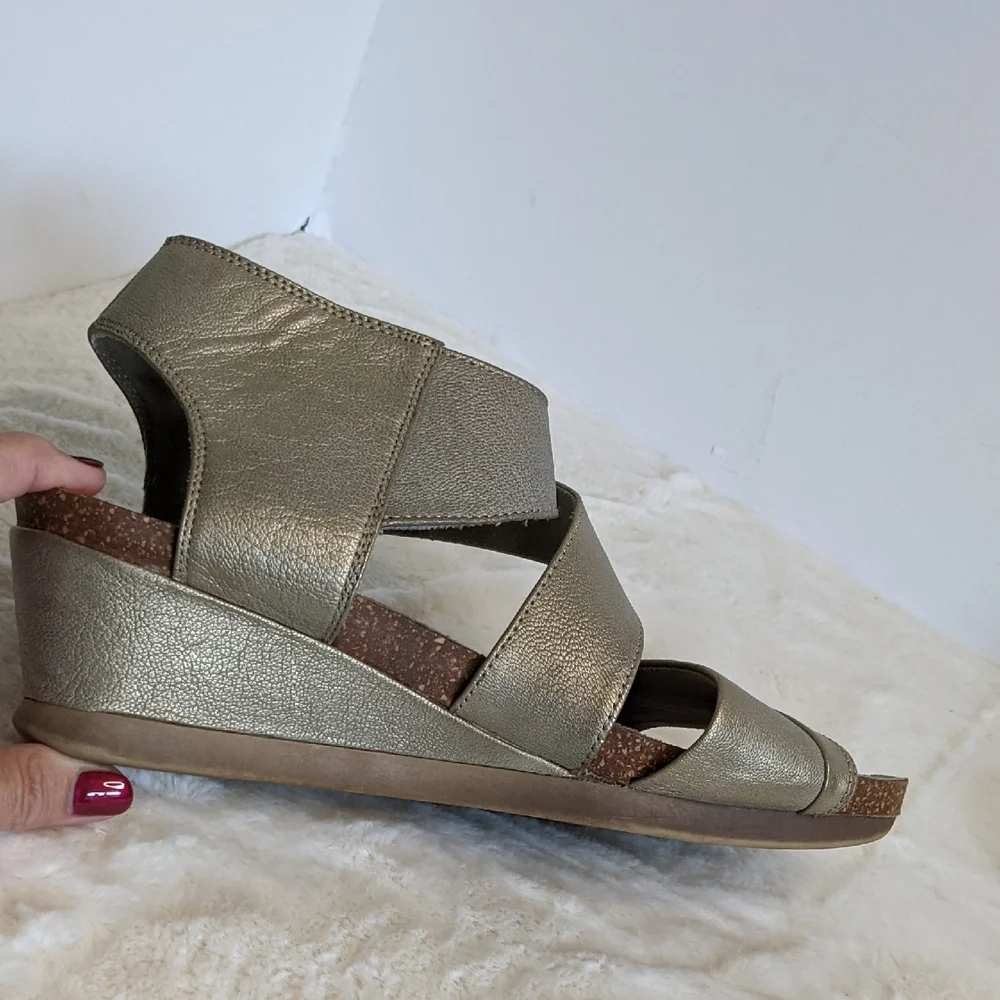Rockport strappy wedge